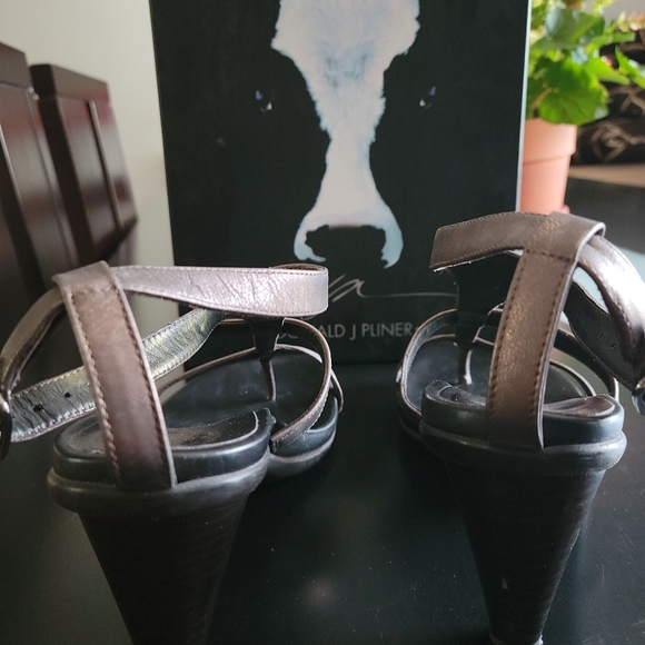 Pewter strappy sandals - Picture 3 of 5